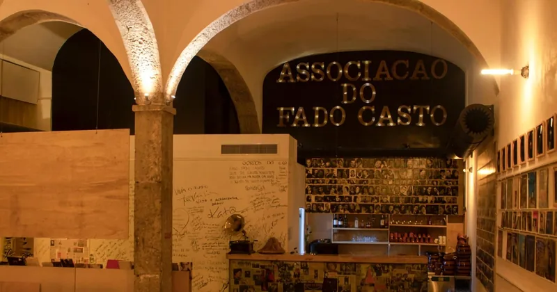 Petiscos und Wein mit Live-Fado